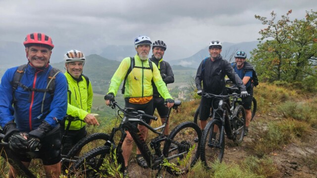 groupe Clastre sous la pluie